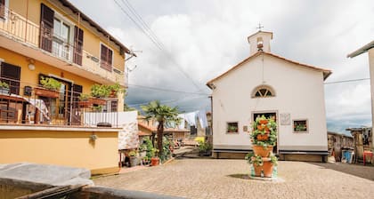 {The Terrace of Cerese}-parking space and garden