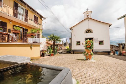 {The Terrace of Cerese}-parking space and garden