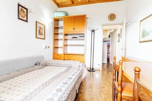 3 bedrooms, WiFi, bed sheets