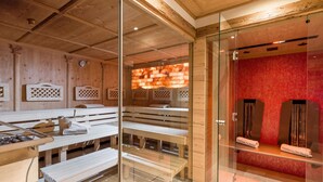A wellness center with wooden benches, a sauna area, and a glass partition. - Ferienhof Oblasser (Mayrhofen)