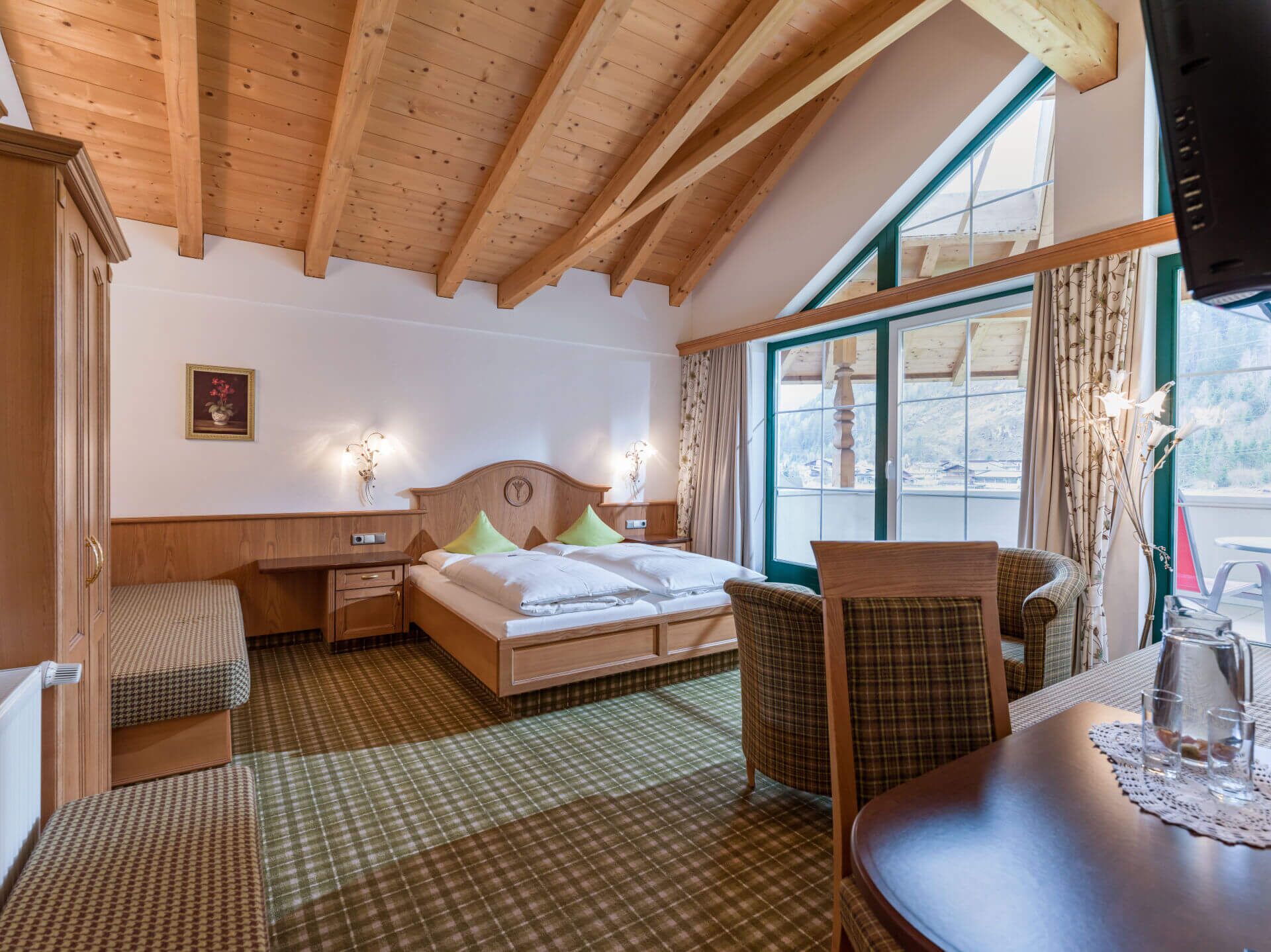 Quarto casal conforto, sacada, vista para o jardim | Cofres nos quartos, Wi-Fi de cortesia, acesso para cadeiras de rodas