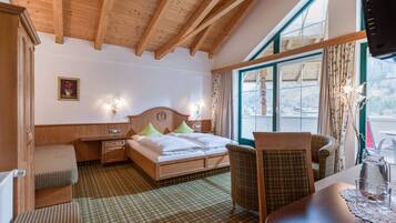 Quarto casal conforto, sacada, vista para o jardim | Cofres nos quartos, Wi-Fi de cortesia, acesso para cadeiras de rodas