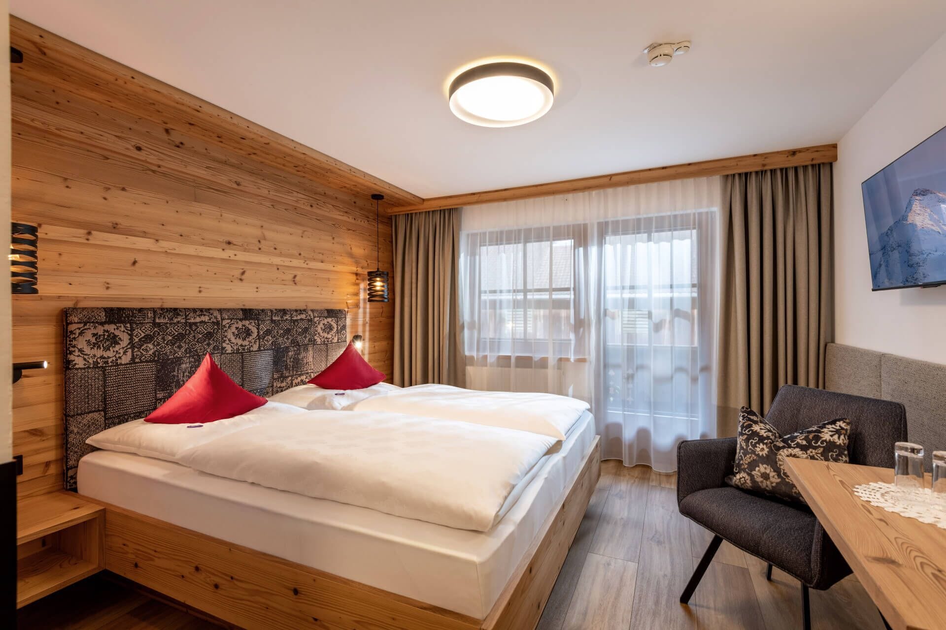 In-room safe, free WiFi, wheelchair access