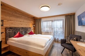 時尚雙人房 | 房內夾萬、免費 Wi-Fi、方便輪椅出入