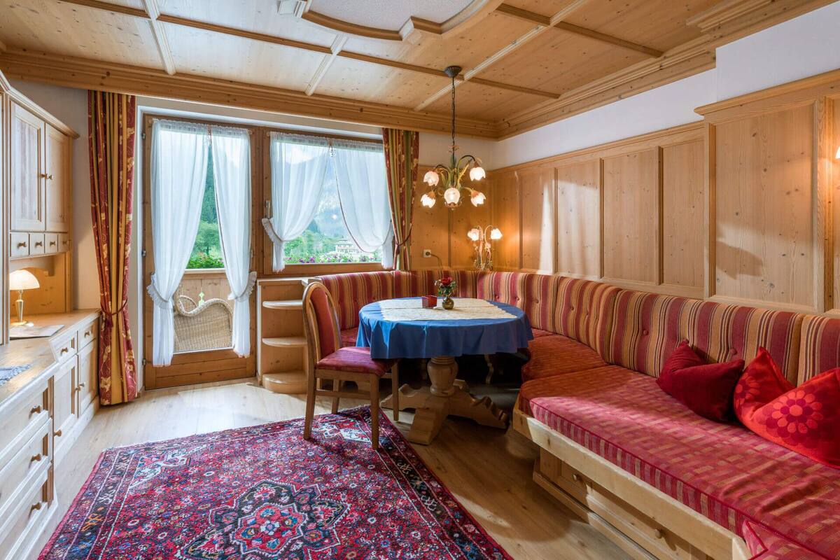 Classic Apartment, Balcony, Garden View | Living area