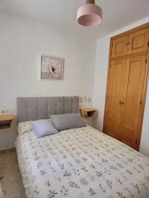 2 bedrooms, iron/ironing board, bed sheets