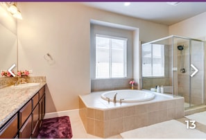 Sèche-cheveux, bidet, serviettes fournies, savon