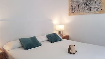 Traditional Villa, 1 King Bed, Pool View, Tower | Hypo-allergenic bedding, down comforters, memory foam beds