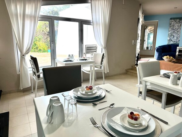 Free daily buffet breakfast - STARBAL VILLA (Son Vilar)