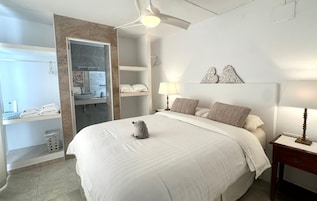 Villa económica, 1 cama de matrimonio, vistas a la piscina, planta baja | Ropa de cama hipoalergénica y edredones de plumas