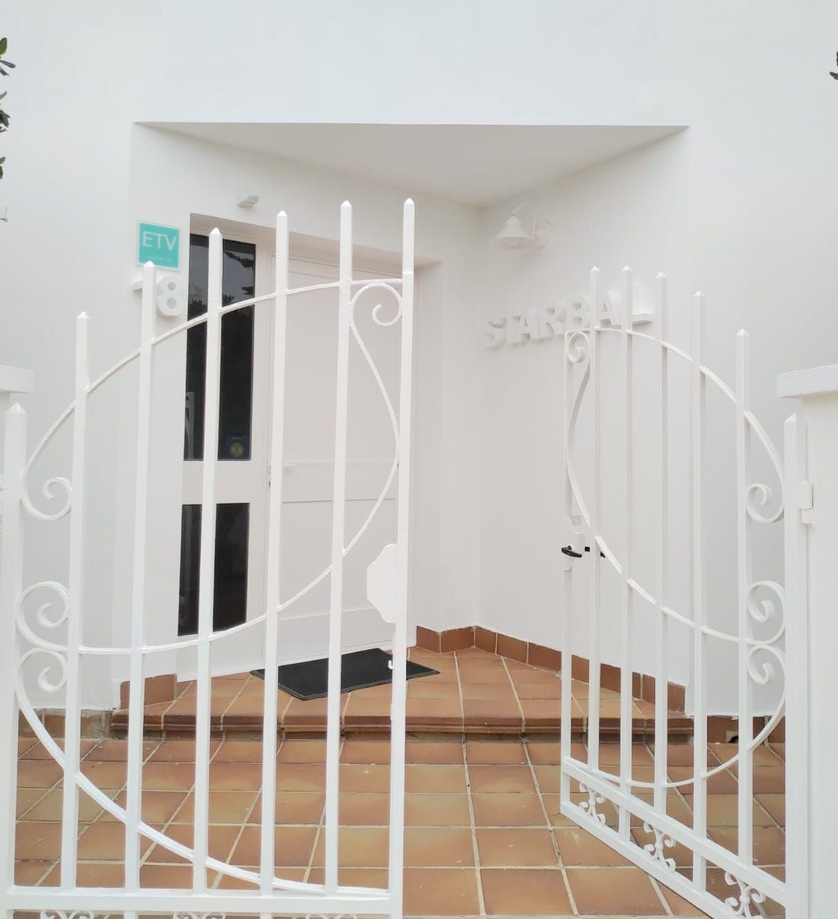 Pintu masuk properti