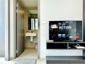 Condo, 1 Bedroom, Accessible, Smoking | Room amenity