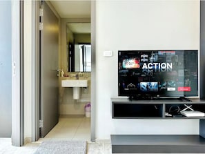 Condo, 1 Bedroom, Accessible, Smoking | Room amenity