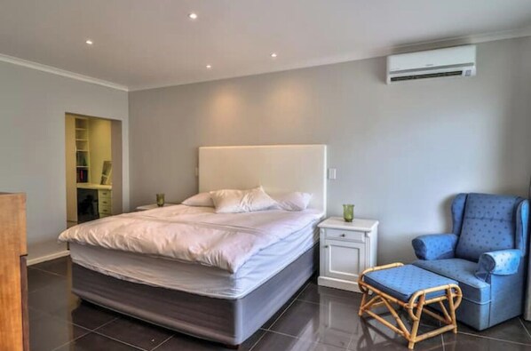 5 habitaciones, tabla de planchar con plancha, wifi y ropa de cama 