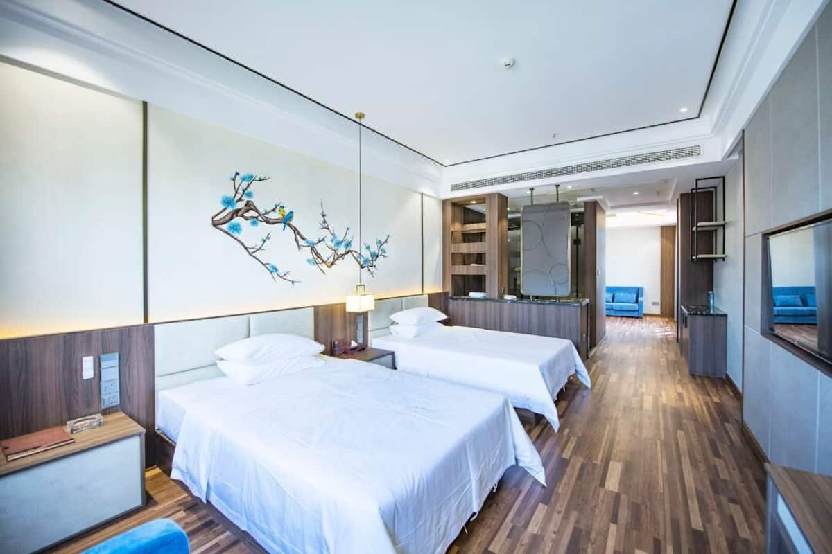 Deluxe Double Room | Living area