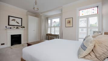 4 bedrooms, WiFi, bed sheets