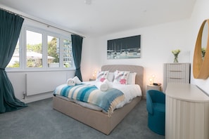 4 bedrooms, desk, iron/ironing board, travel cot
