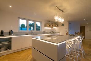 Fridge, microwave, oven, dishwasher