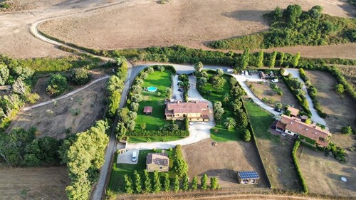 Relaxation in the beautiful countryside of Bracciano!  Swimming pool, comfort and nature