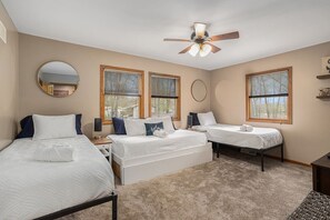 6 bedrooms, iron/ironing board, WiFi, bed sheets