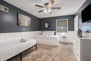 6 bedrooms, iron/ironing board, WiFi, bed sheets