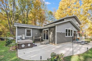 Terrace/patio - Renovated and Luxe Lake House (Plainwell)