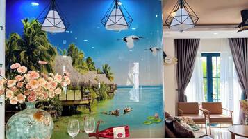 Deluxe-Villa, 4 Schlafzimmer, Balkon, Blick auf den Innenhof | Innenbereich