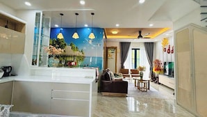Deluxe Villa, 4 Bedrooms, Balcony, Courtyard View | Interior