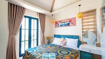 Vil·la Deluxe, 4 dormitoris, balcó, vistes al pati | Escriptori i wifi gratuïta