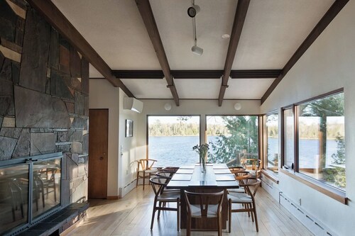 MidMod Lakehouse | MCM Retreat on Private Lake