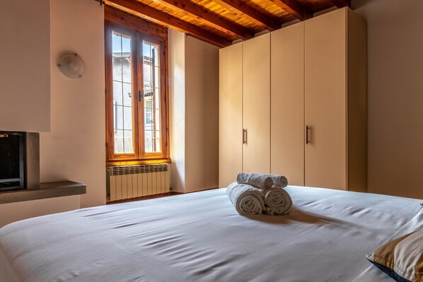 2 bedrooms, Internet, bed sheets