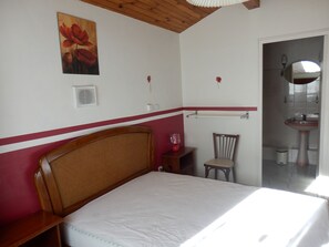 1 bedroom, iron/ironing board, Internet, bed sheets