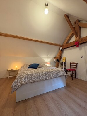 2 chambres, fer et planche à repasser, Wi-Fi, literie fournie