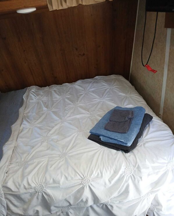 1 chambre, fer et planche à repasser, Wi-Fi, draps fournis