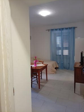 1 camera, Wi-Fi, lenzuola