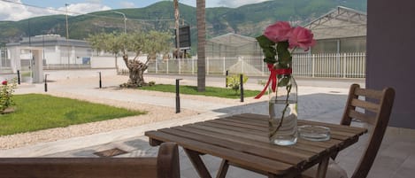 Family Triple Room, Ensuite, Garden View | Garden view