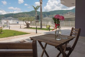 Family Triple Room, Ensuite, Garden View | Garden view