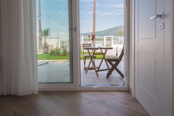 Kamar Triple Keluarga, ensuite, pemandangan kebun | Teras/patio