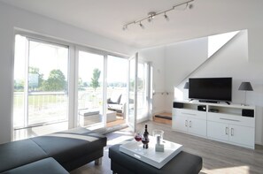 Tv, eldstad och dvd-spelare