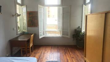 1 多间卧室、熨斗/熨衣板、WiFi、床单