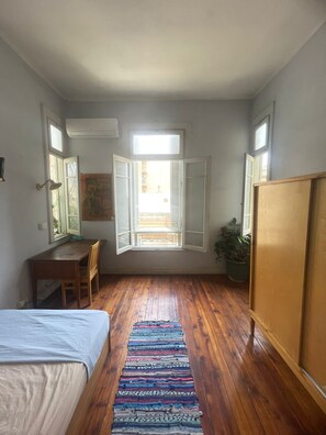 1 habitación, tabla de planchar con plancha, wifi y ropa de cama 