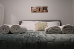 3 bedrooms, iron/ironing board, free WiFi, bed sheets