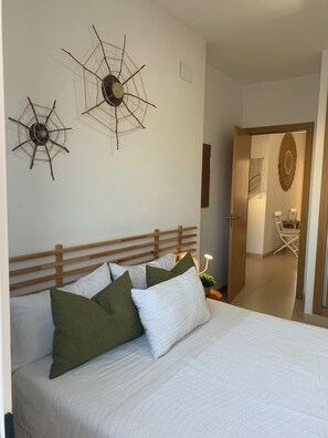 3 soverom, strykejern/-brett, internettilgang og sengetøy