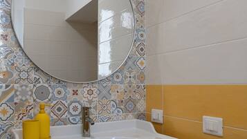 Dusche, Haartrockner, Bidet