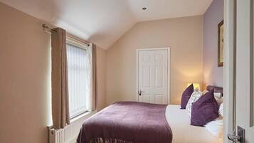 2 bedrooms, iron/ironing board, free WiFi, bed sheets