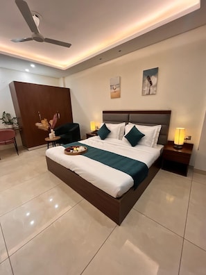 Basic Single Room | In-room safe, blackout drapes, soundproofing, iron/ironing board - Unibliss 15 (Gurugram)