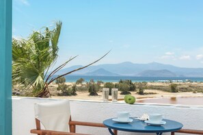 Terrace/patio - Hotel Three Lakes (Naxos)