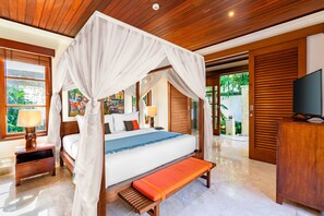 4 bedrooms, in-room safe, desk, iron/ironing board