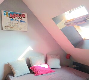 2 habitaciones, tabla de planchar con plancha, wifi y ropa de cama 