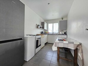 Fridge, microwave, oven, dishwasher - Comfortable and spacious villa, ideal for 8 guests (L'Aiguillon-sur-Mer)